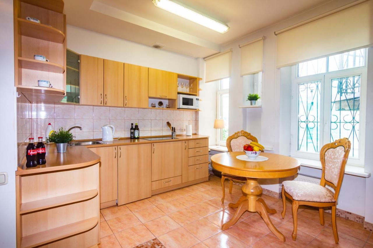 Classic Style Apartment In The Center Of 리가 외부 사진