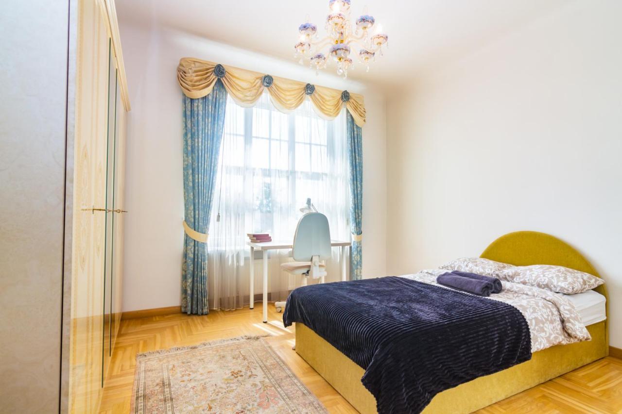 Classic Style Apartment In The Center Of 리가 외부 사진