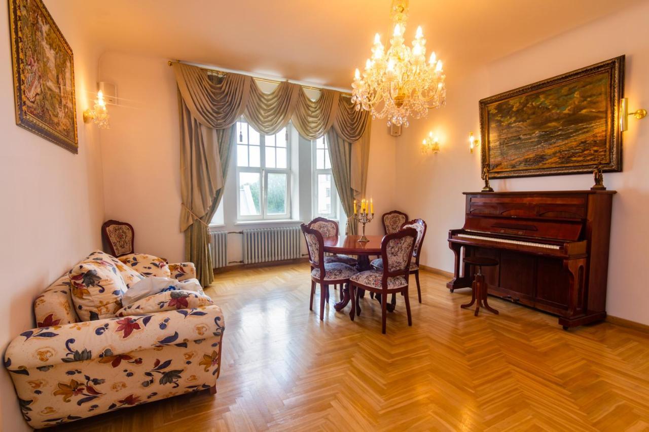 Classic Style Apartment In The Center Of 리가 외부 사진