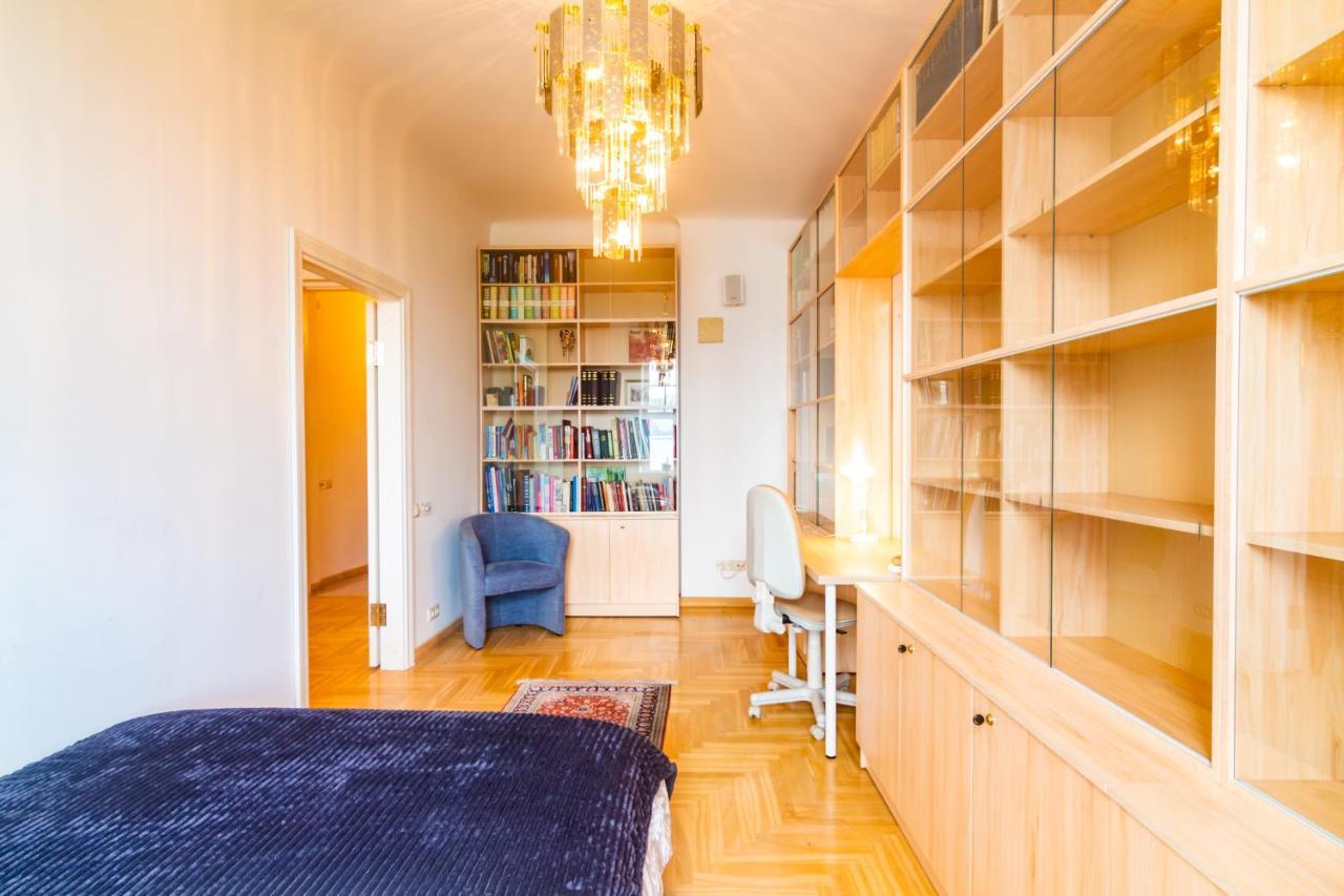 Classic Style Apartment In The Center Of 리가 외부 사진