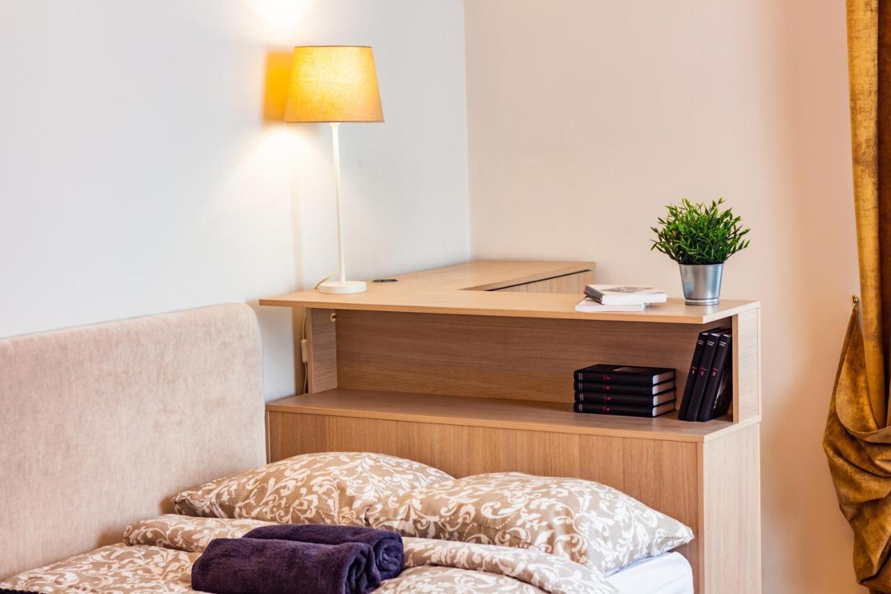 Classic Style Apartment In The Center Of 리가 외부 사진