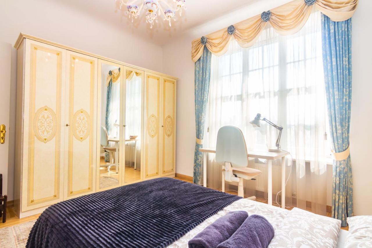 Classic Style Apartment In The Center Of 리가 외부 사진