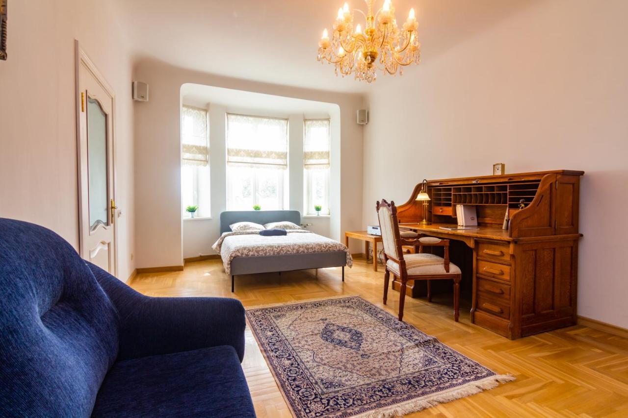 Classic Style Apartment In The Center Of 리가 외부 사진