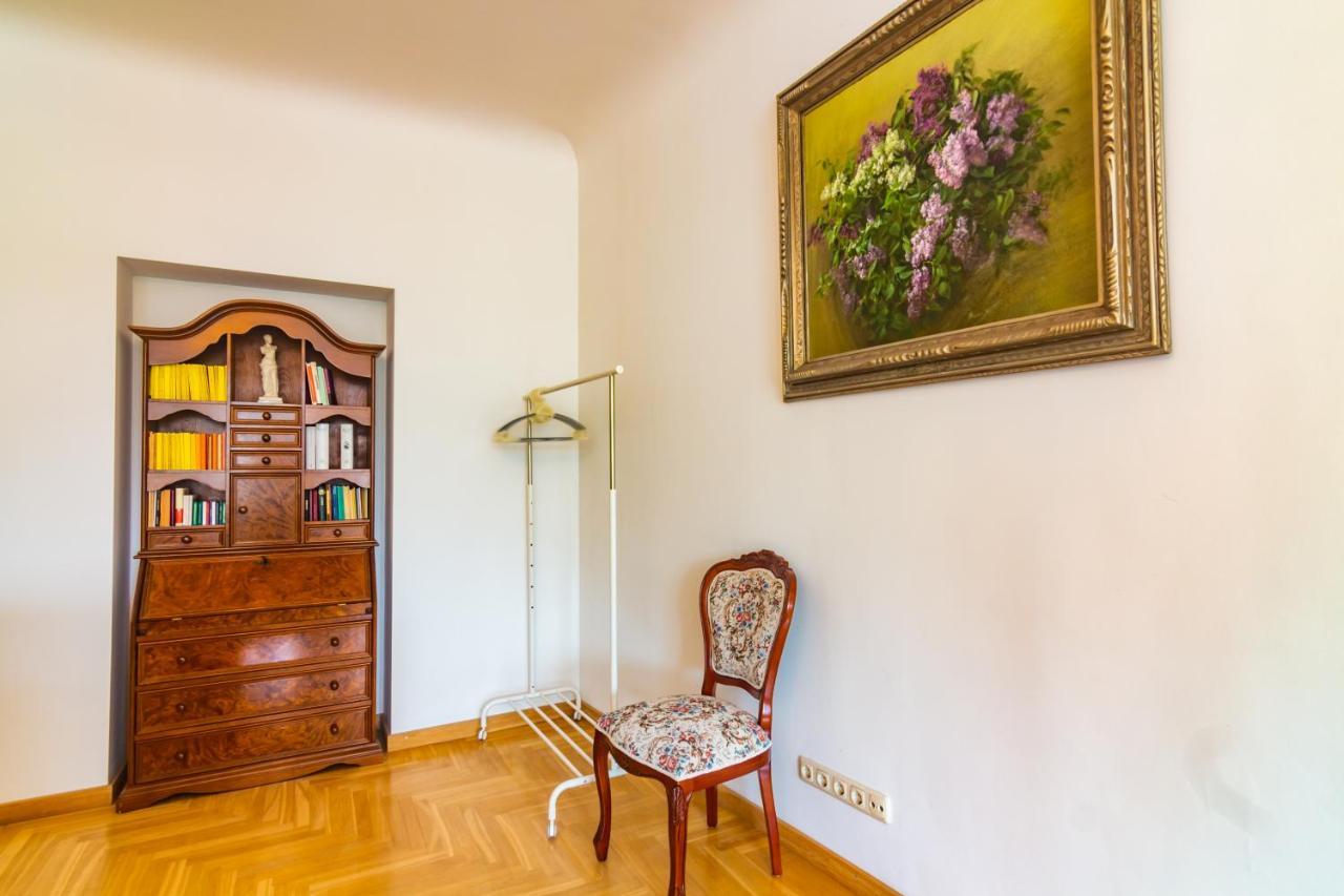 Classic Style Apartment In The Center Of 리가 외부 사진