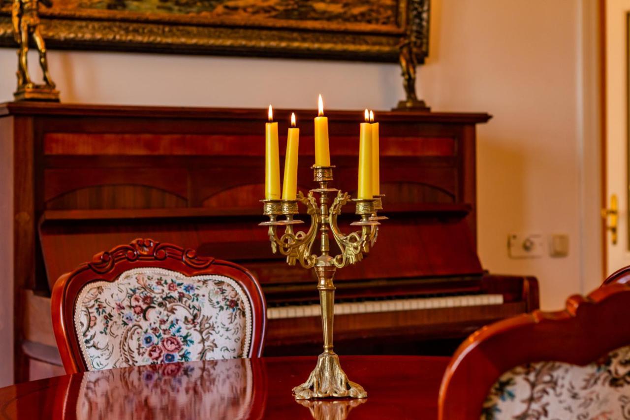 Classic Style Apartment In The Center Of 리가 외부 사진
