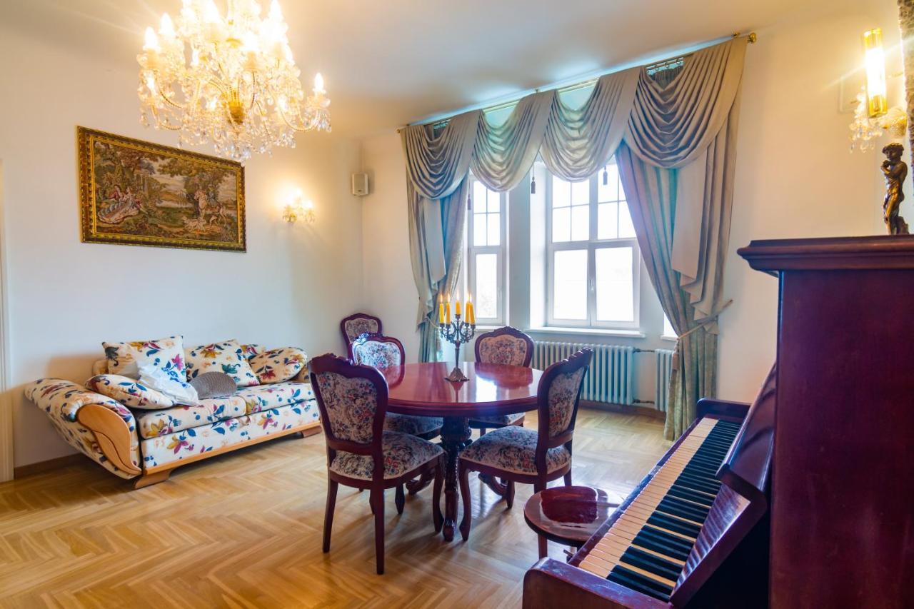 Classic Style Apartment In The Center Of 리가 외부 사진